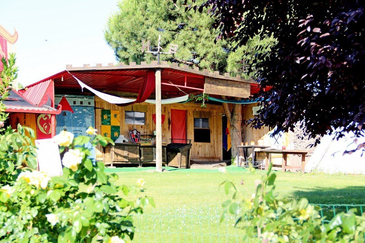 Escenografía de La Edad Media en la Granja Escuela El Rodeo